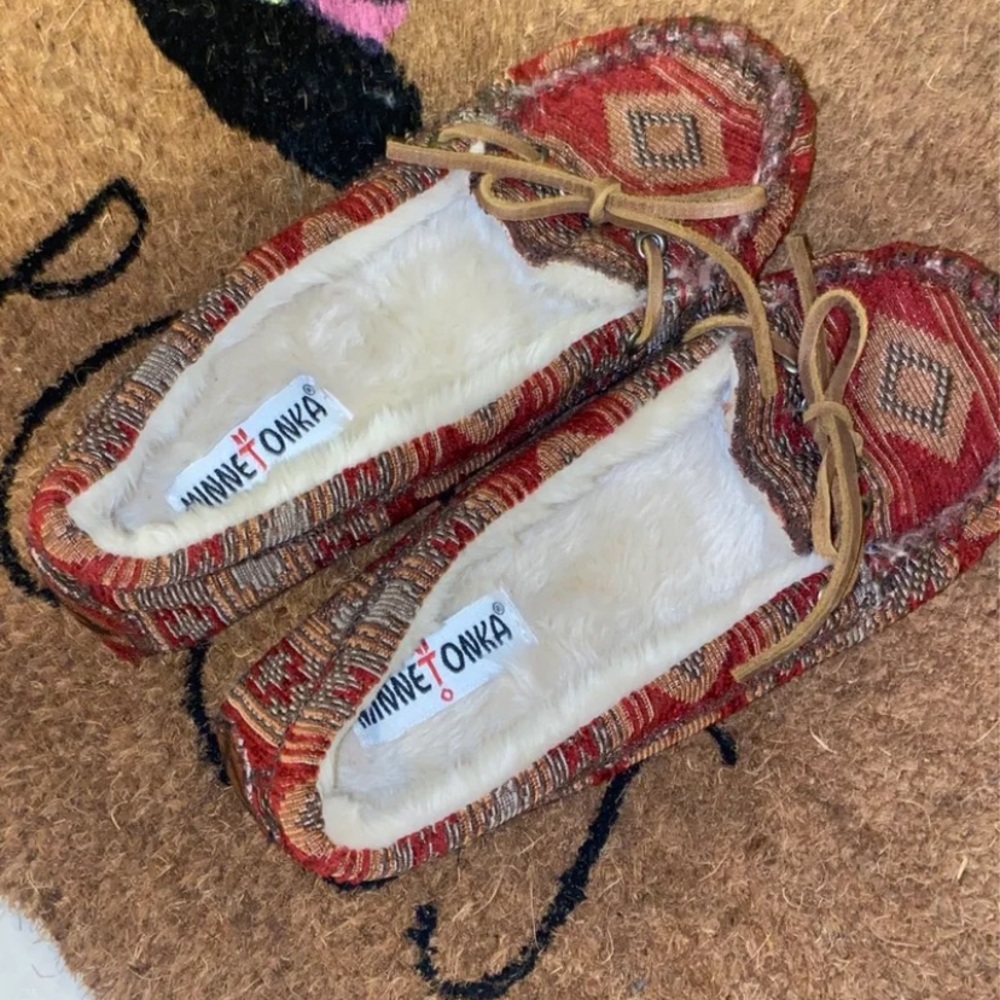 BRAND NEW MINNETONKA MOCCASINS